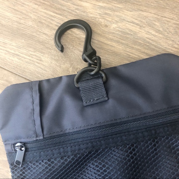 Muji small  travel hanging pouch - Picture 4 of 5